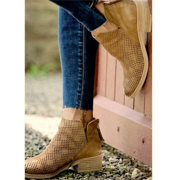 Dolce Vita Tan Perforated Leather Ankle Boots Boho Western Booties Size 8 - Picture 11 of 11